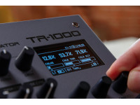 <b>Roland TR-1000 RHYTHM CREATOR Drum Machine 16 instrumentos analógicos TR-808 e TR-909</b> <b>Roland TR-1000 RHYTHM CREATOR Drum Machine 16 instrumentos analógicos TR-808 e TR-909</b>